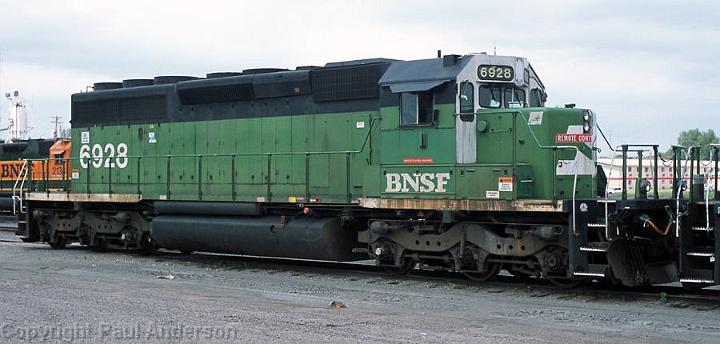 BNSF 6928 SD40-2.jpg